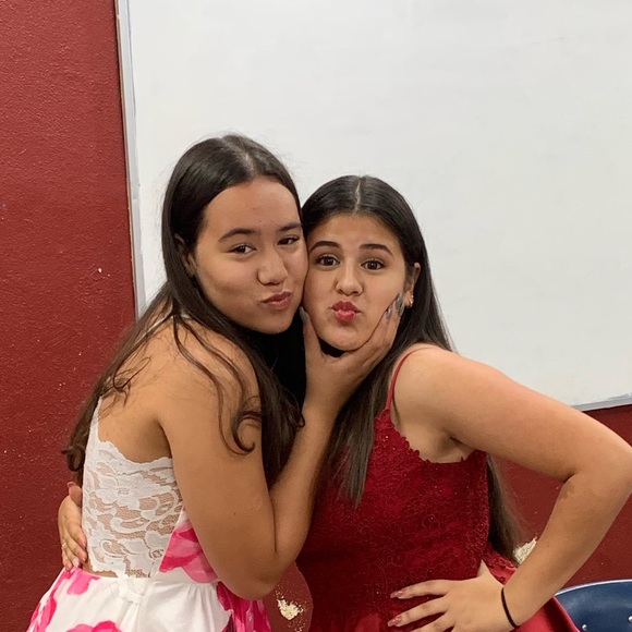 Meet your Posher, Nicole - Picture 2 of 2